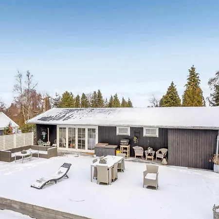 Charming Renovated In Marielyst *