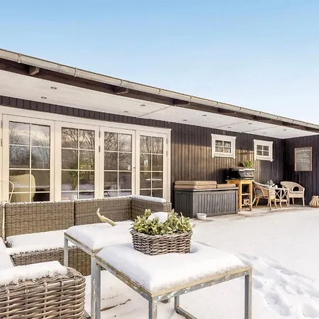 Charming Renovated In Marielyst Bøtø By
