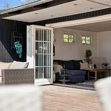 Charming Renovated In Marielyst *